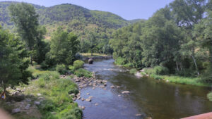 La rivière Allier vue depuis le pont de Prades